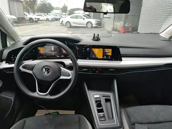Volkswagen Golf 2023