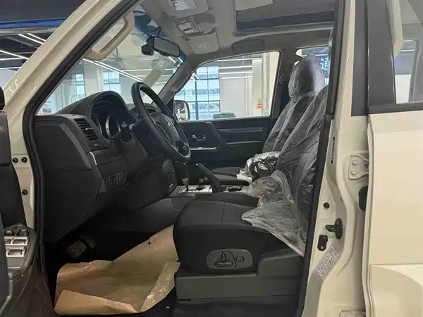 Mitsubishi Pajero 2020