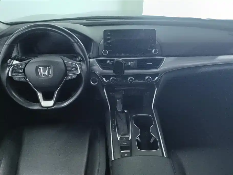 Honda Accord 2019 — фото 12