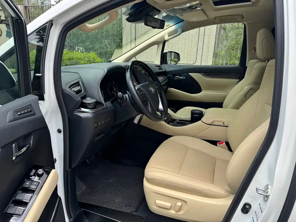 Toyota Vellfire 2023 — фото 3