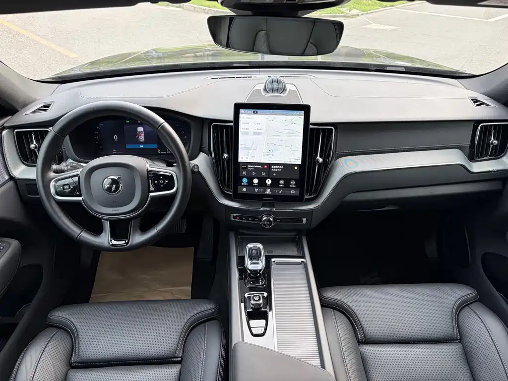 Volvo XC60 PHEV 2025 — фото 8