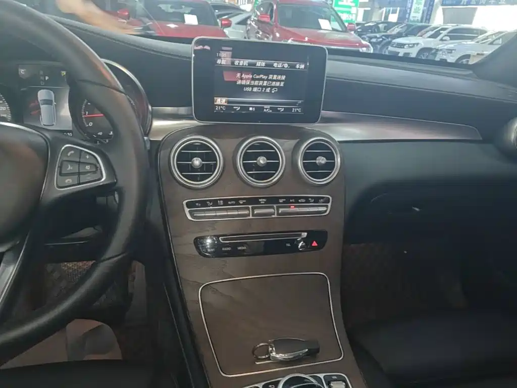 Mercedes-Benz GLC 2018 — фото 13