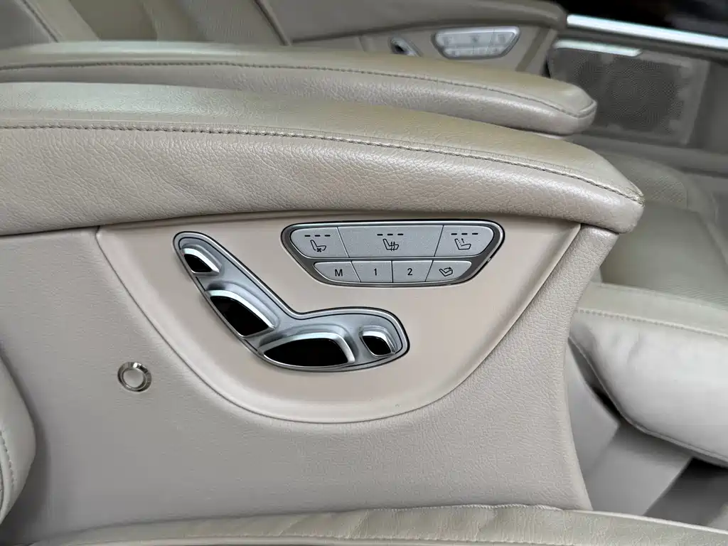 Mercedes-Benz V-Class 2018 — фото 17