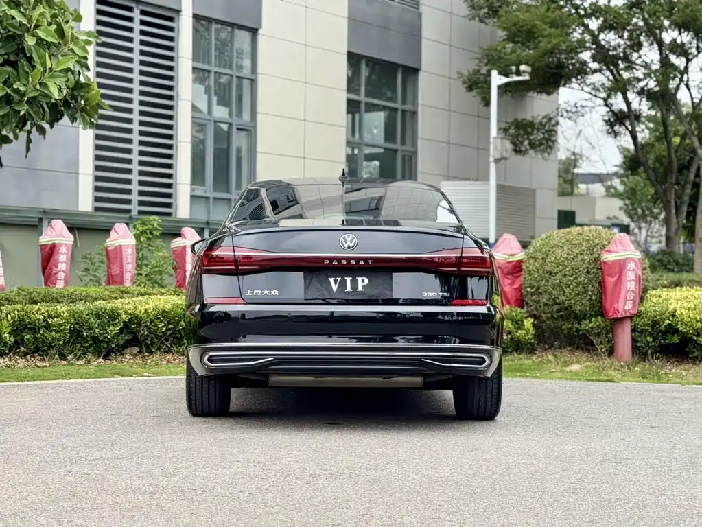 Volkswagen Passat 2023 — фото 8