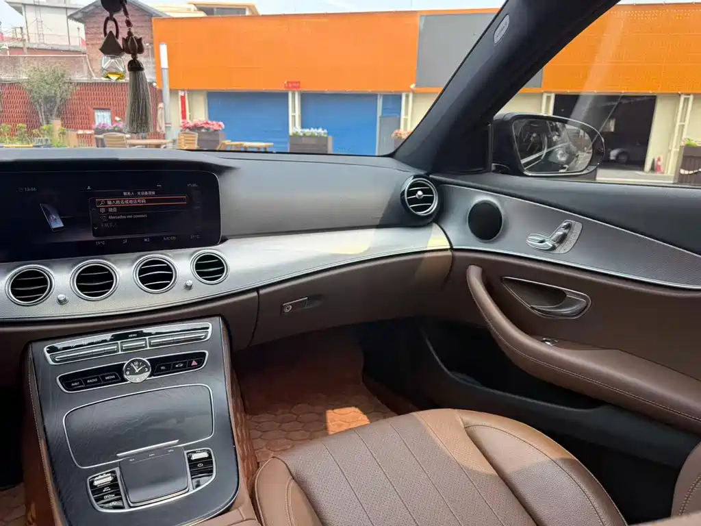 Mercedes-Benz E-Class 2020 — фото 12