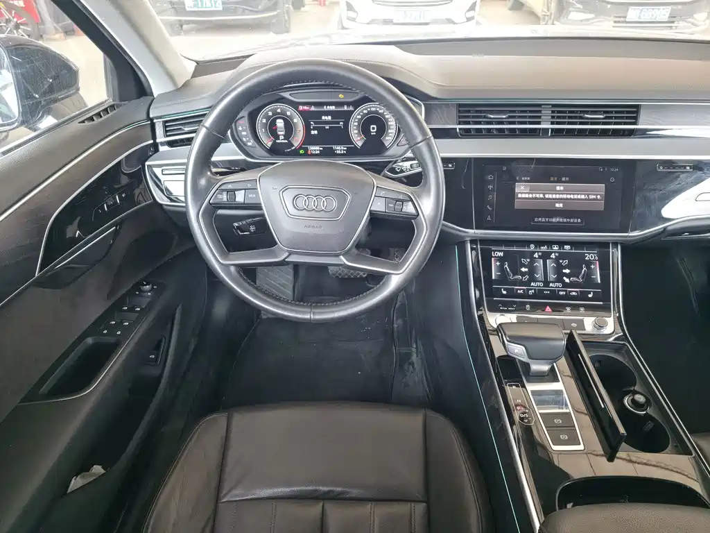 Audi A8 2018 — фото 9
