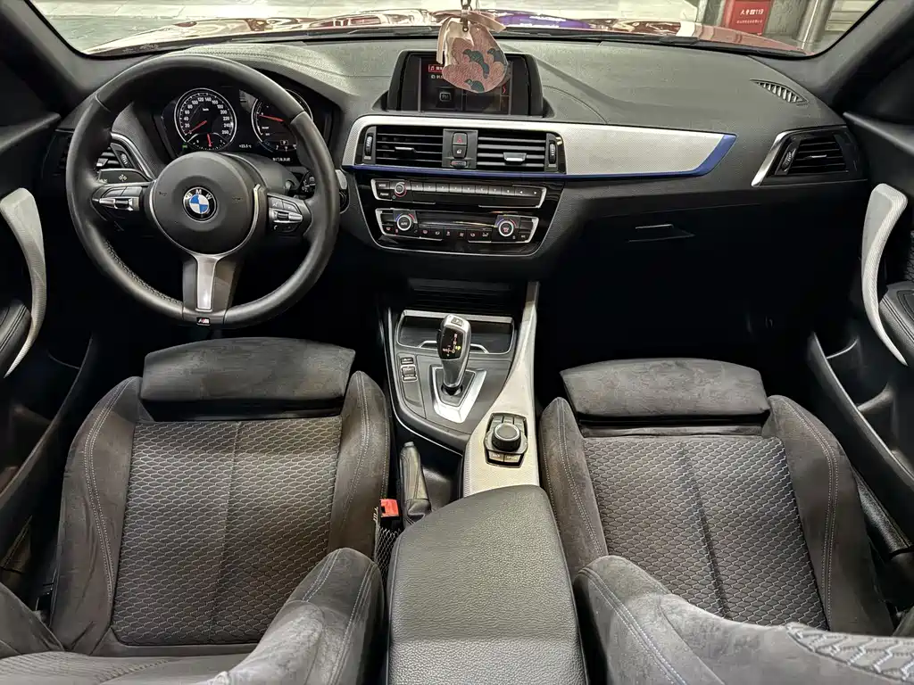 BMW 1 Series 2018 — фото 14