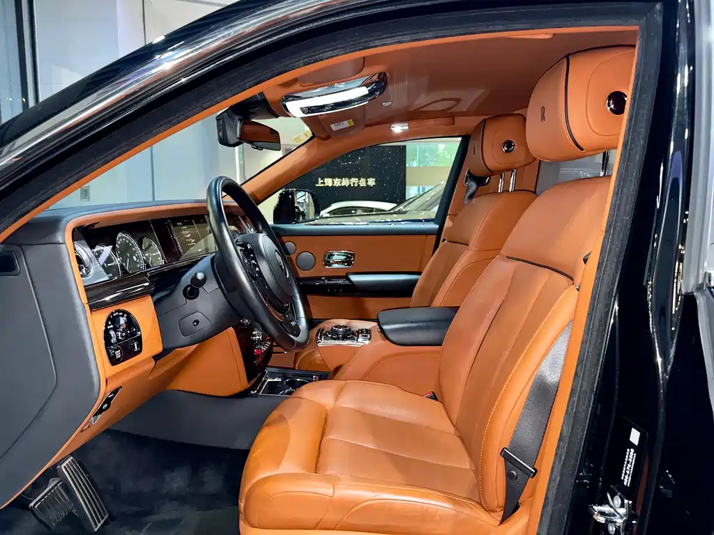 Rolls-Royce Phantom 2020 — фото 13