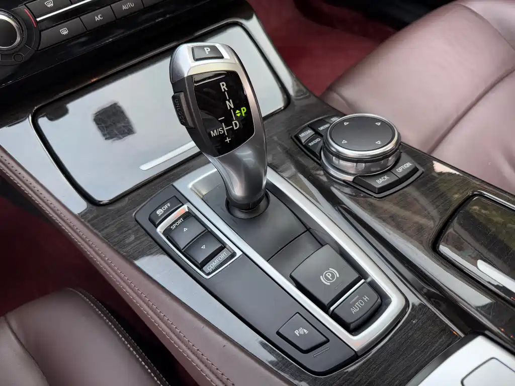 BMW 5 Series 2016 — фото 17
