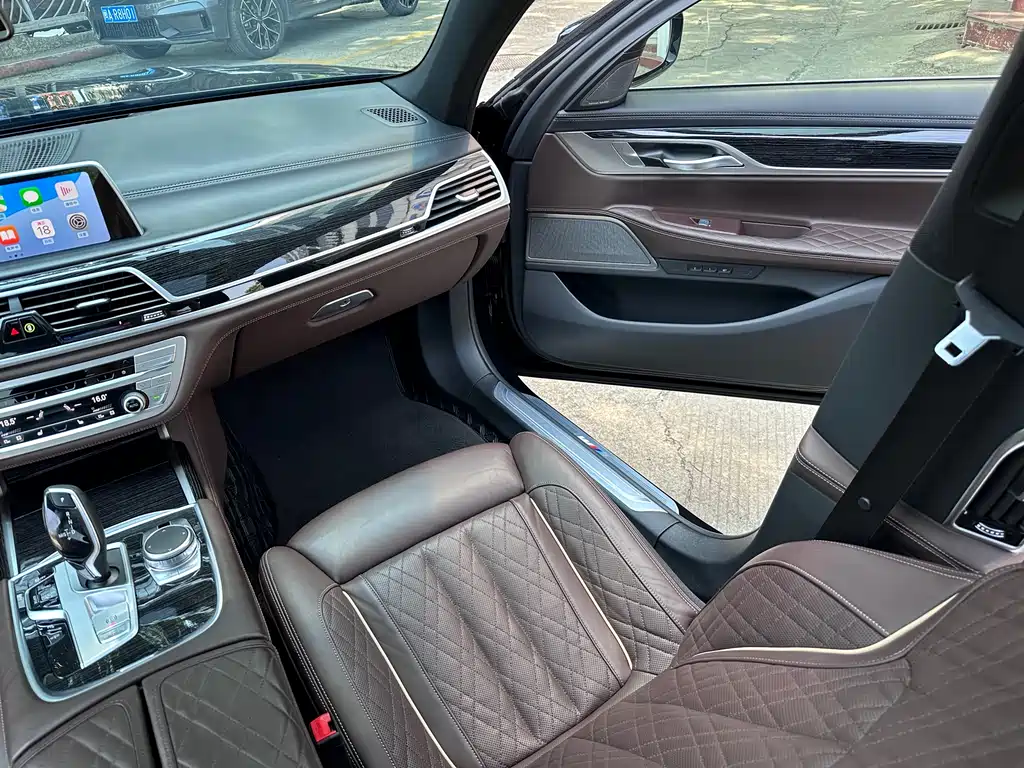 BMW 7 Series 2021 — фото 15