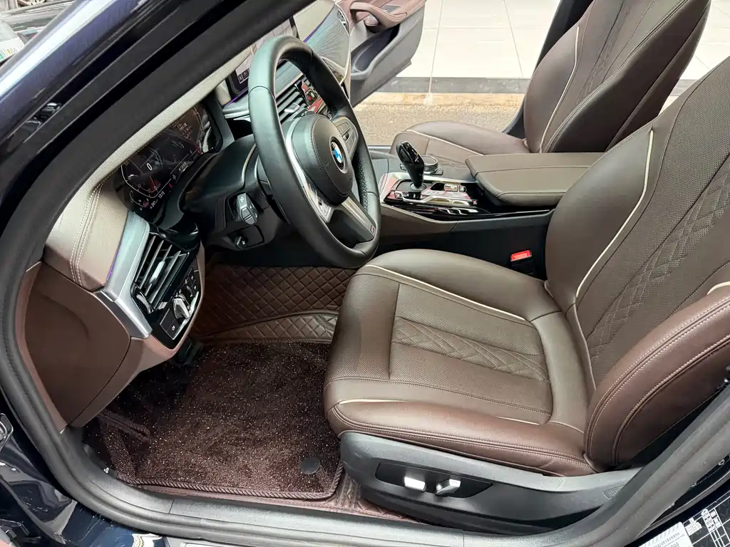 BMW 5 Series 2023 — фото 11