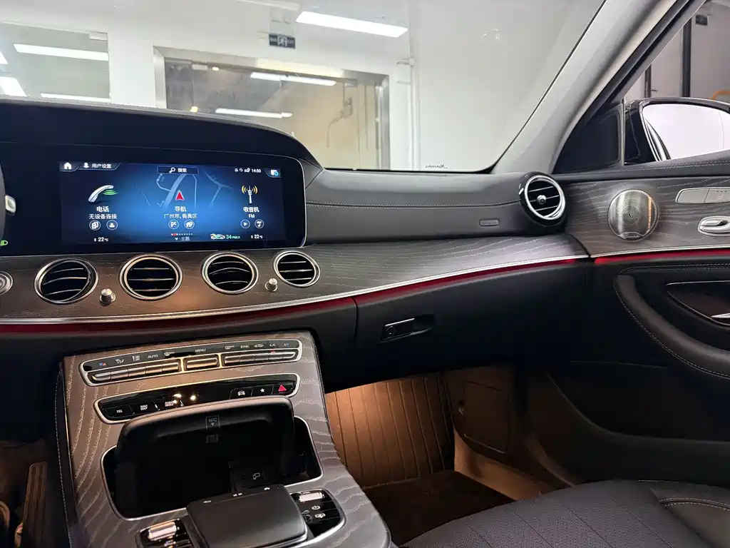 Mercedes-Benz E-Class 2023 — фото 18