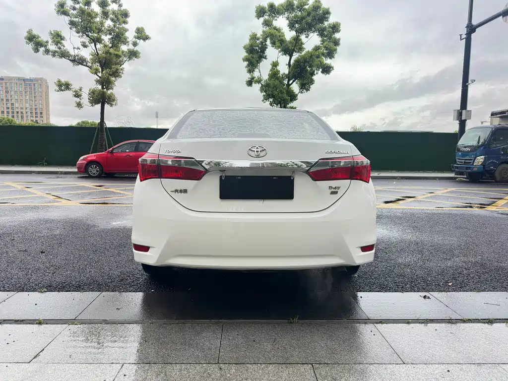 Toyota Corolla 2018 — фото 6