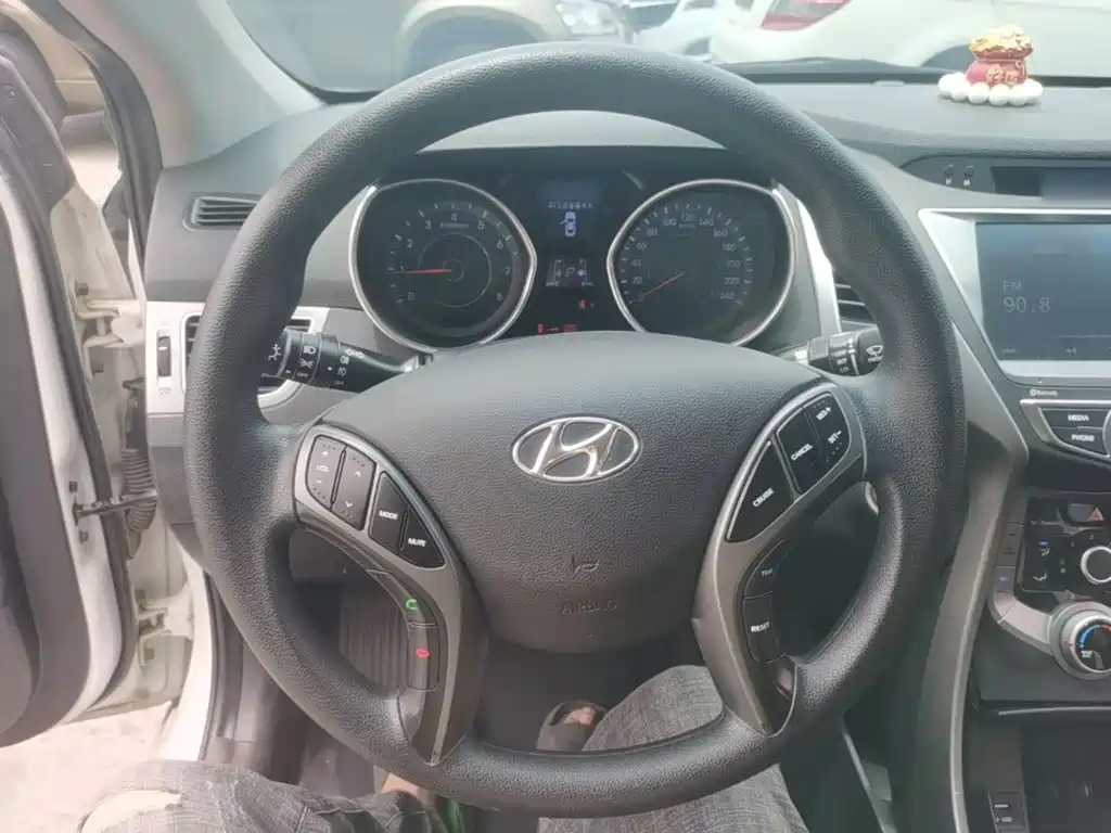 Hyundai Elantra 2016 — фото 11