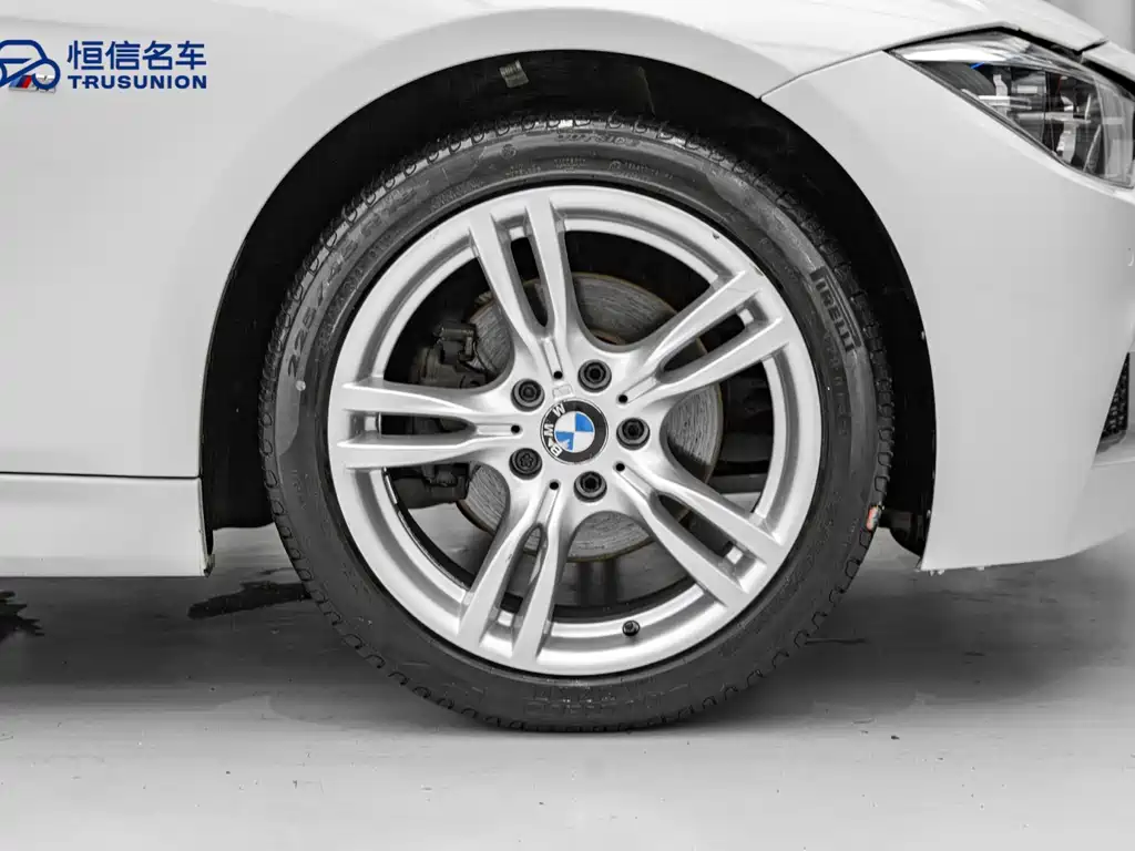 BMW 3 Series 2017 — фото 11