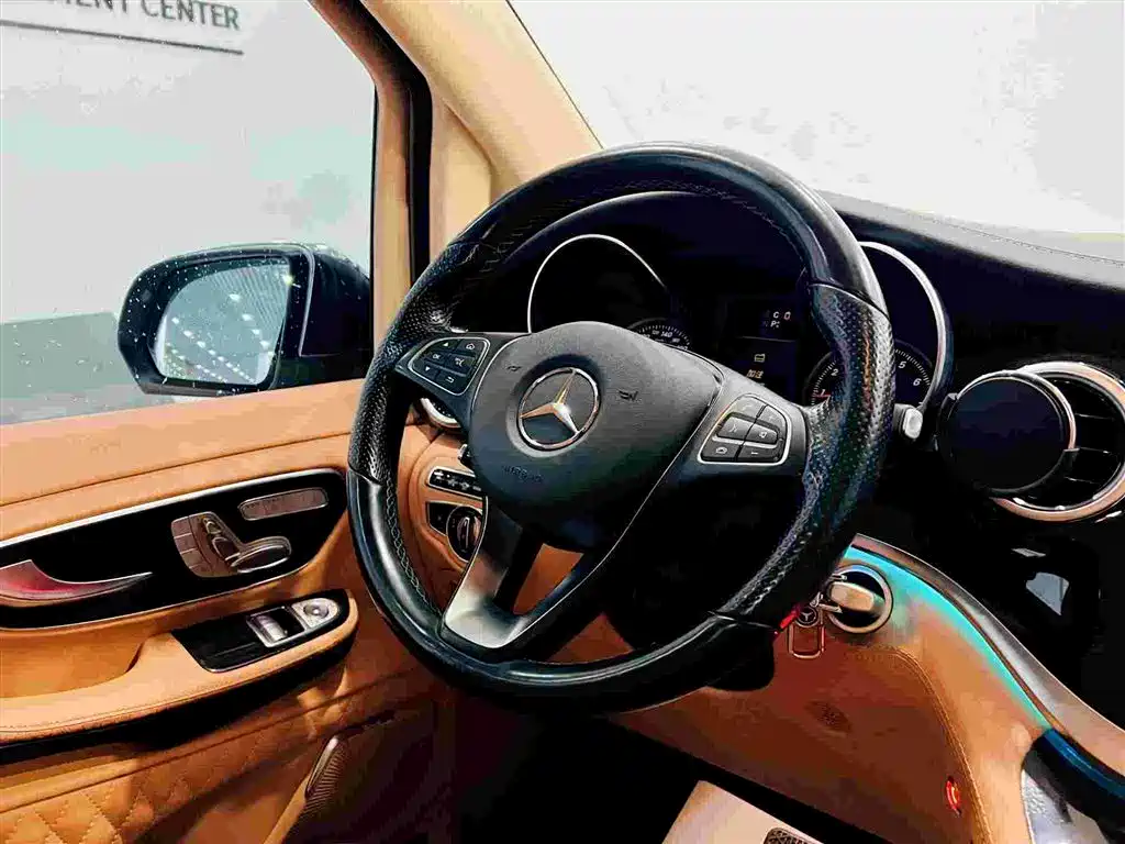 Mercedes-Benz V-Class 2020 — фото 10