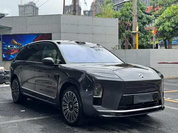 NIO ES8 2025