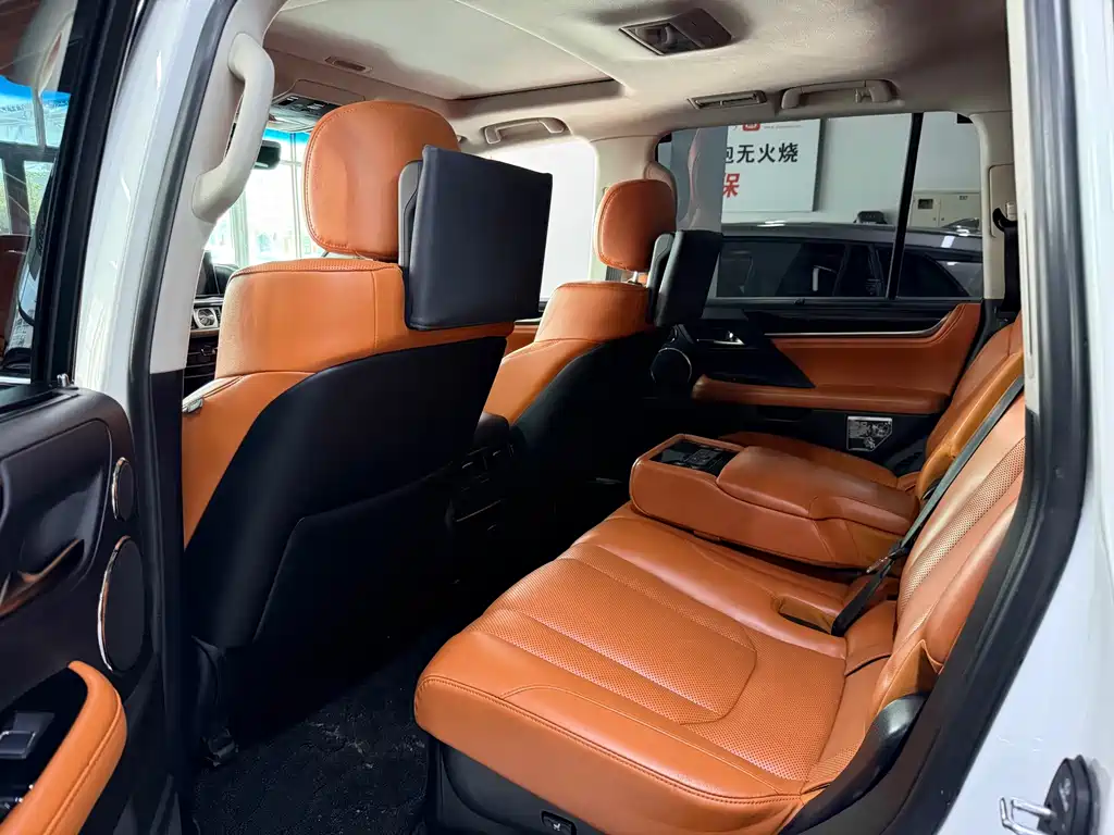 Lexus LX 2018 — фото 10