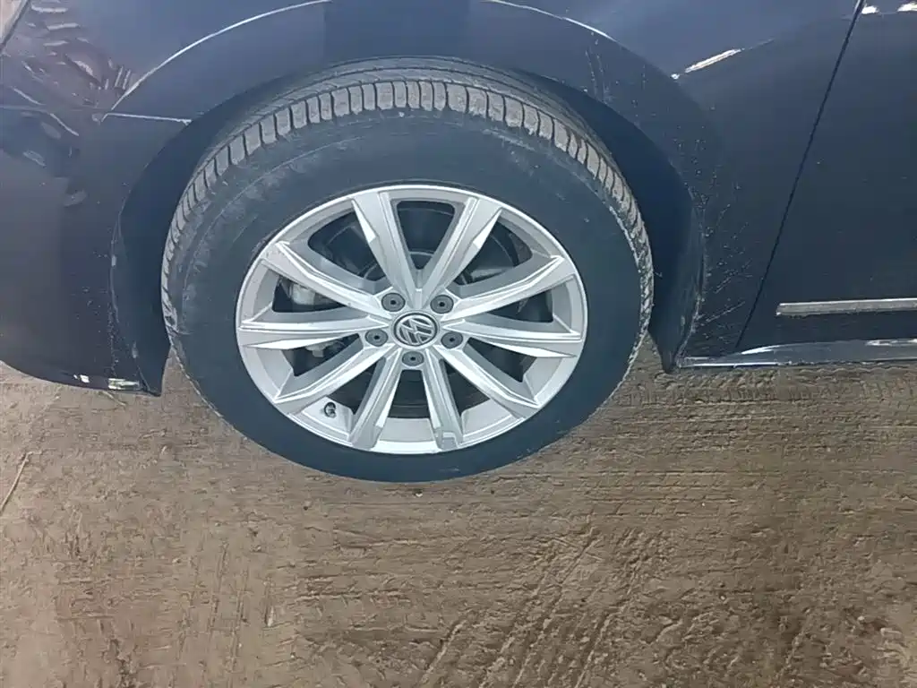 Volkswagen Passat 2018 — фото 23
