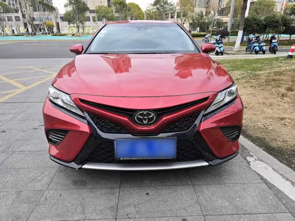 Toyota Camry 2018 — фото 2