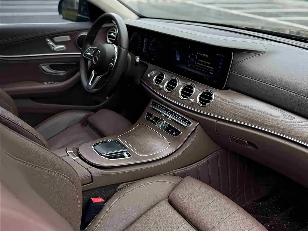 Mercedes-Benz E-Class 2019 — фото 16