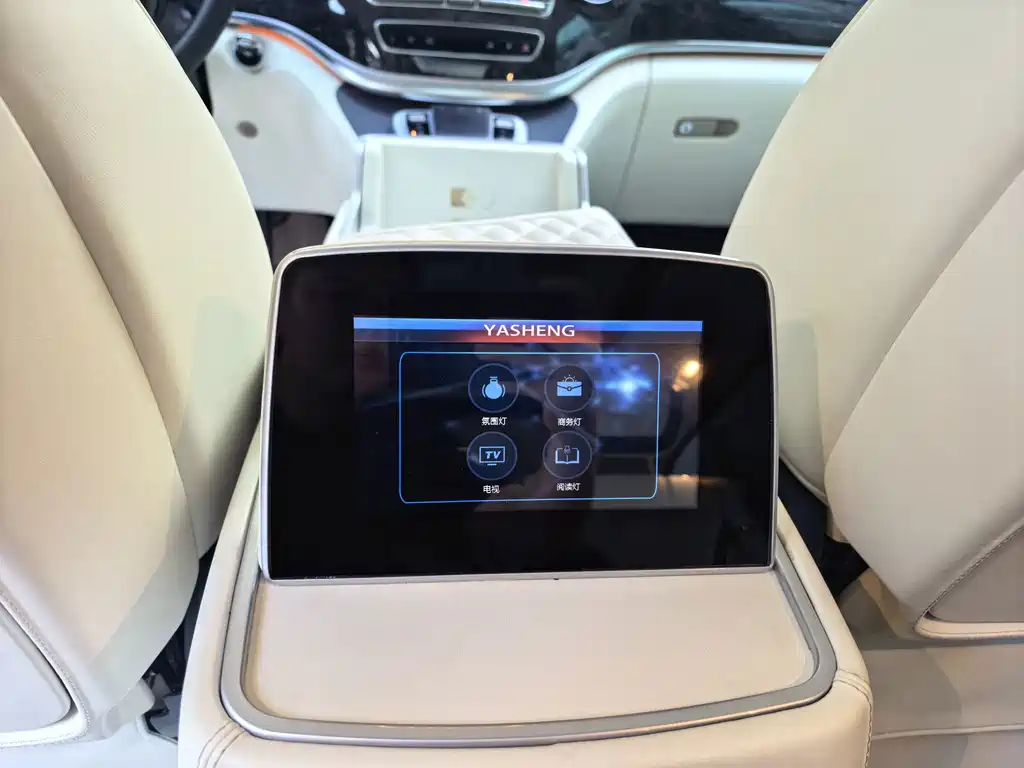 Mercedes-Benz V-Class 2022 — фото 21