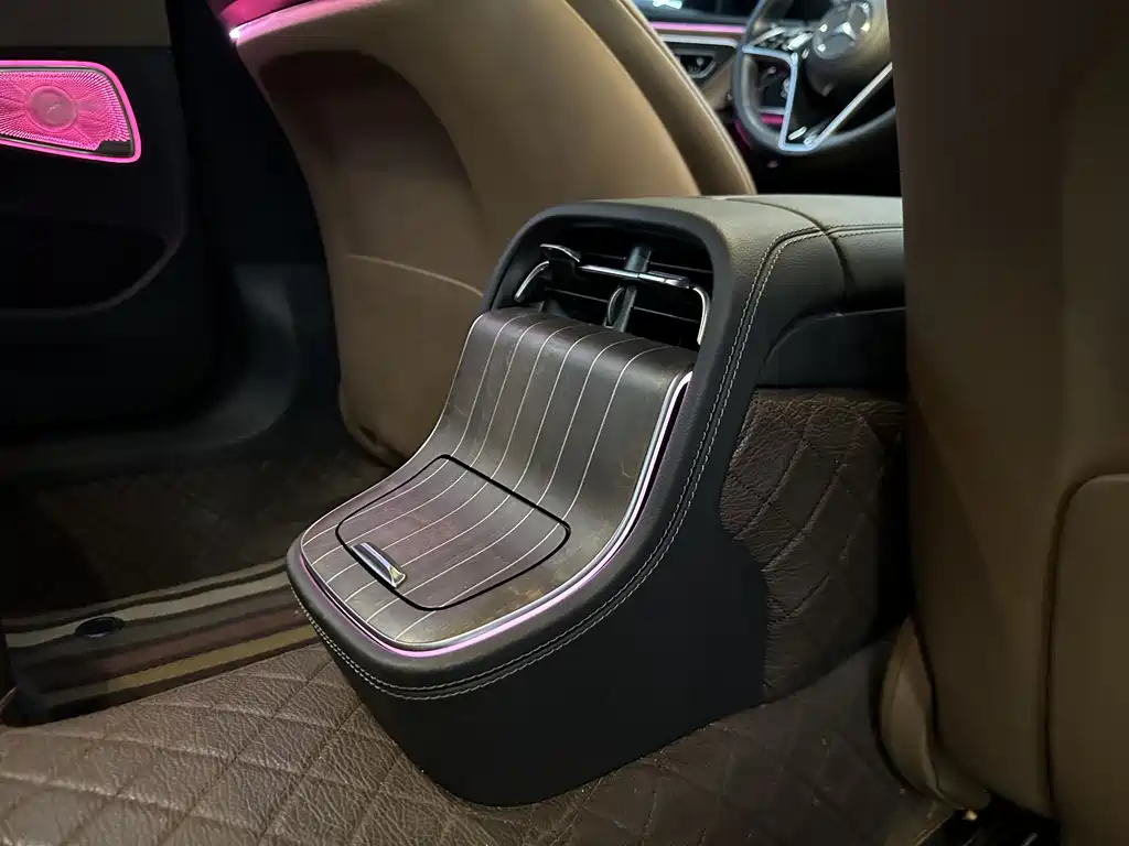 Mercedes-Benz E-Class 2024 — фото 10