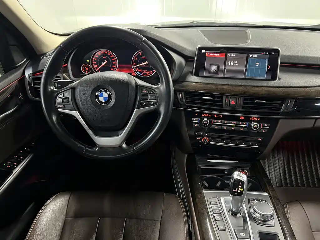 BMW X5 2018 — фото 12