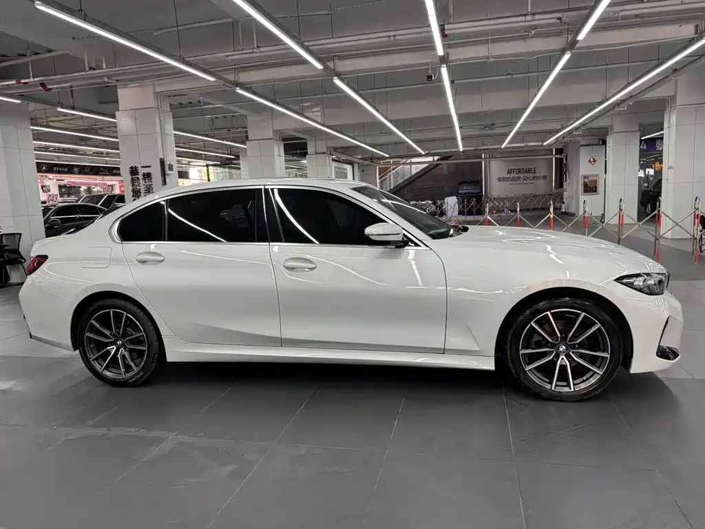 BMW 3 Series 2024 — фото 12