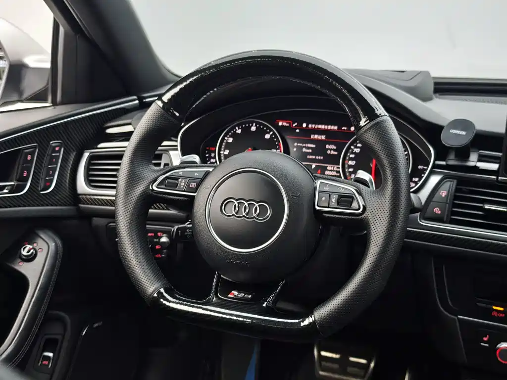 Audi RS 6 2017 — фото 11