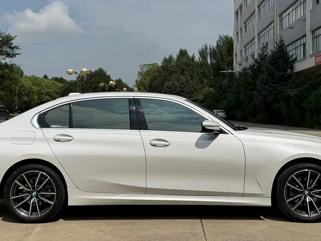 BMW 3 Series 2023
