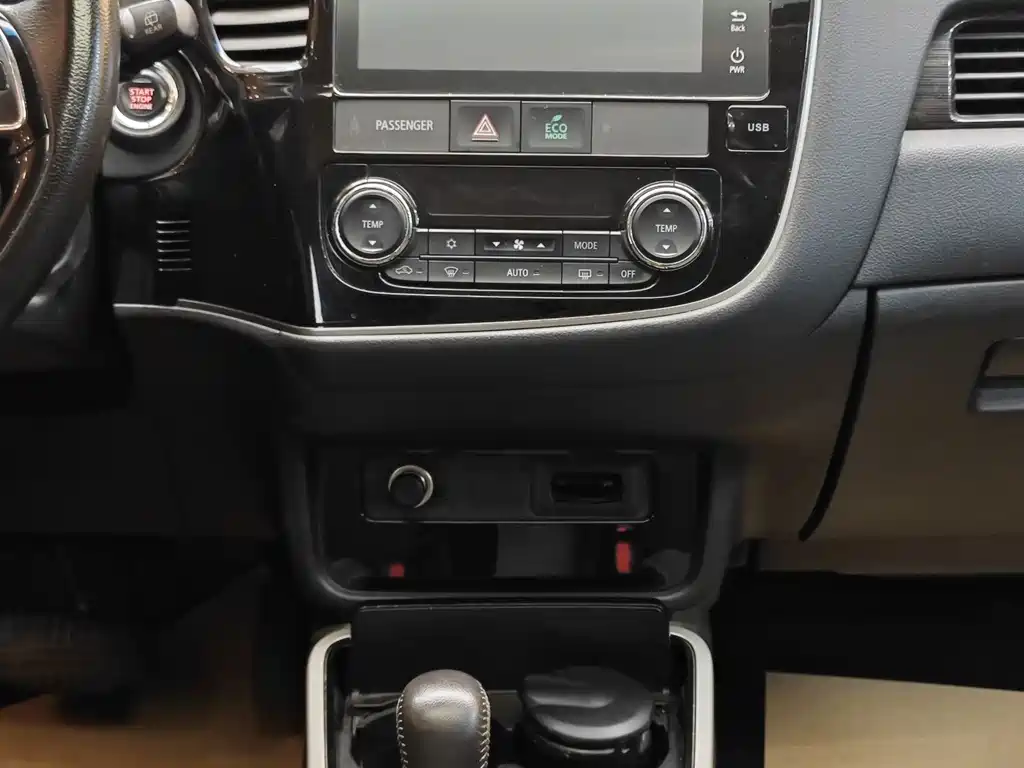 Mitsubishi Outlander 2019 — фото 19