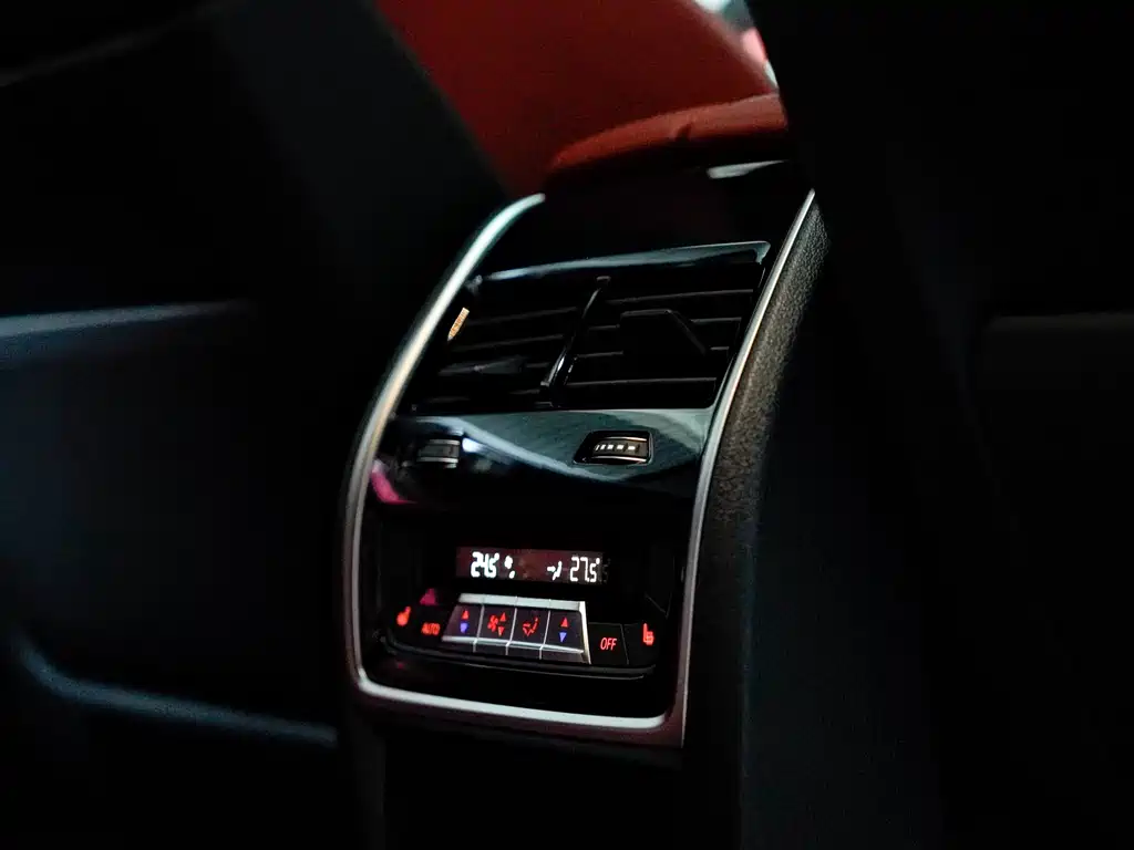 BMW X6 M 2023 — фото 13