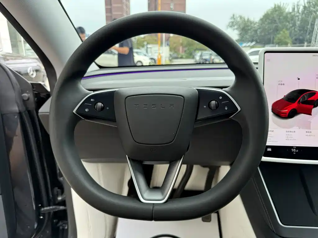 Tesla Model Y 2025 — фото 15