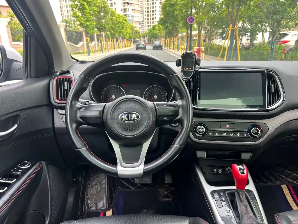 Kia KX3 2017 — фото 9