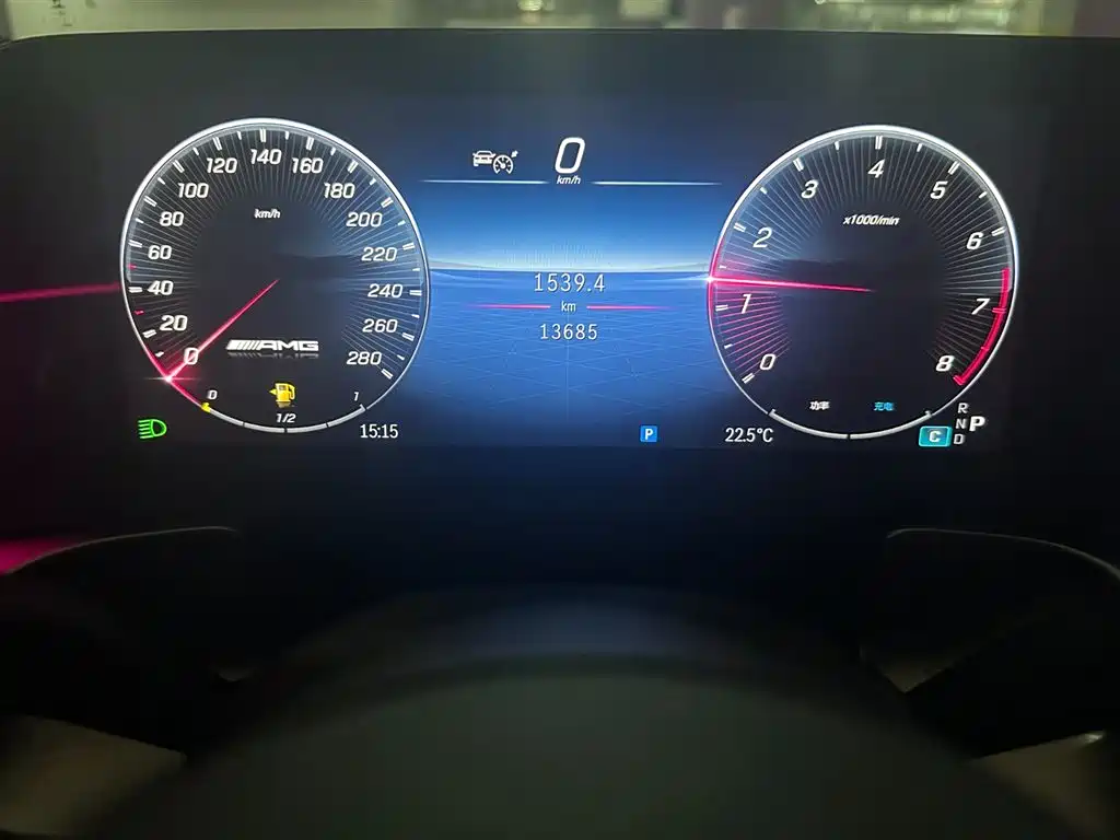 Mercedes-Benz GLB AMG 2025 — фото 14