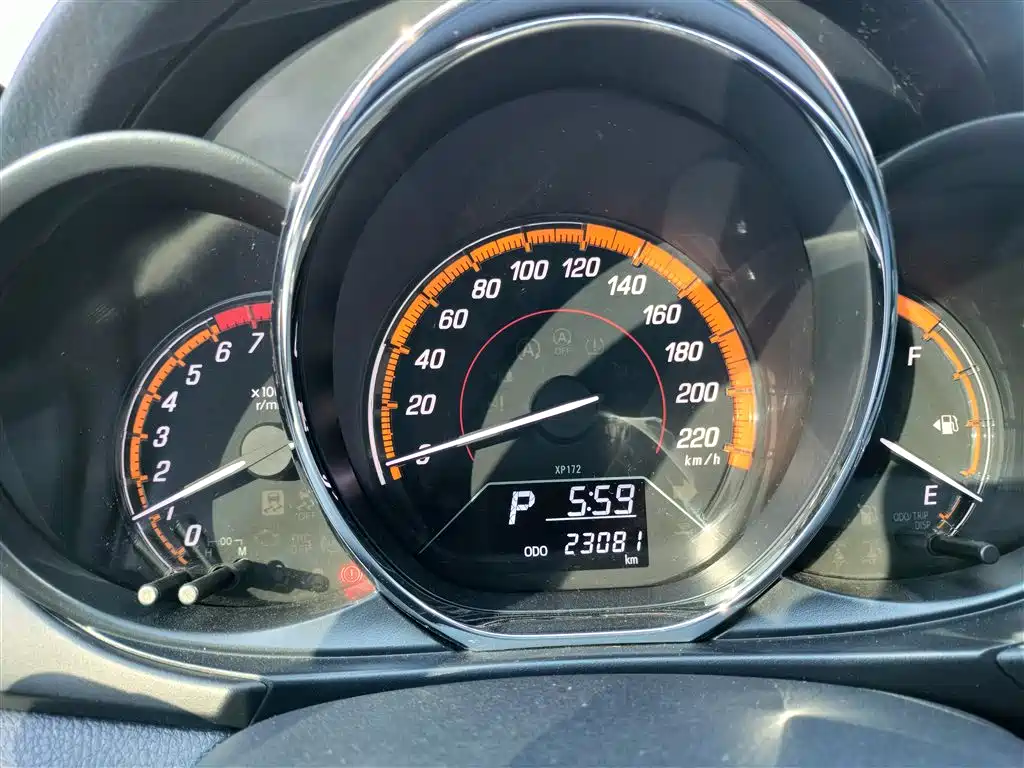Toyota Yaris L 2022 — фото 12