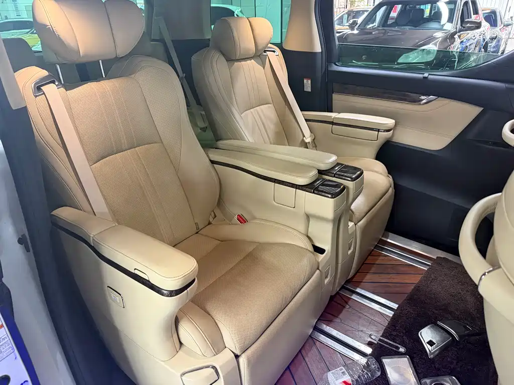 Toyota Alphard 2020 — фото 10
