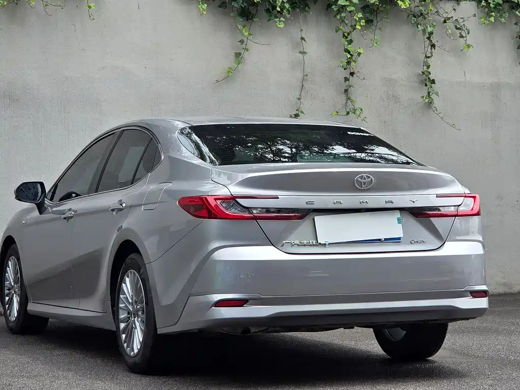Toyota Camry 2024 — фото 6