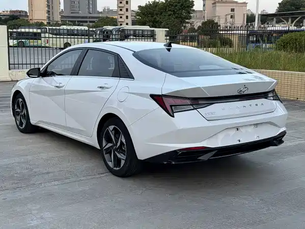 Hyundai Elantra 2022