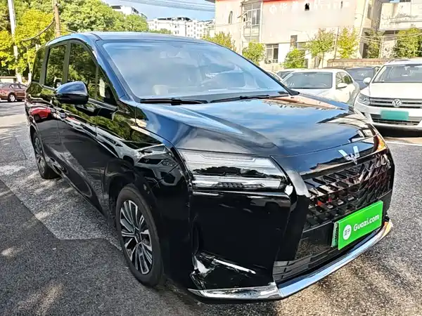 Wuling Starlight 730 New Energy 2025