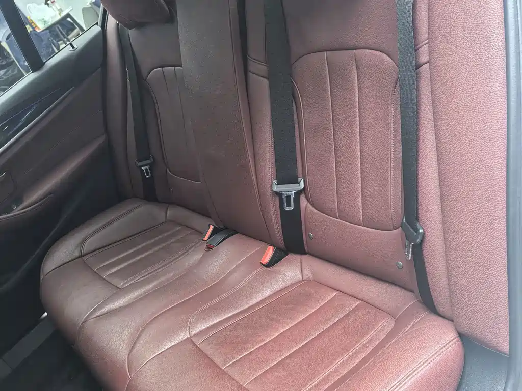 BMW 5 Series 2018 — фото 12