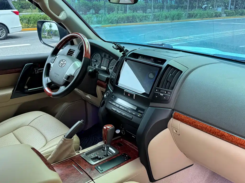 Toyota Land Cruiser 2016 — фото 16