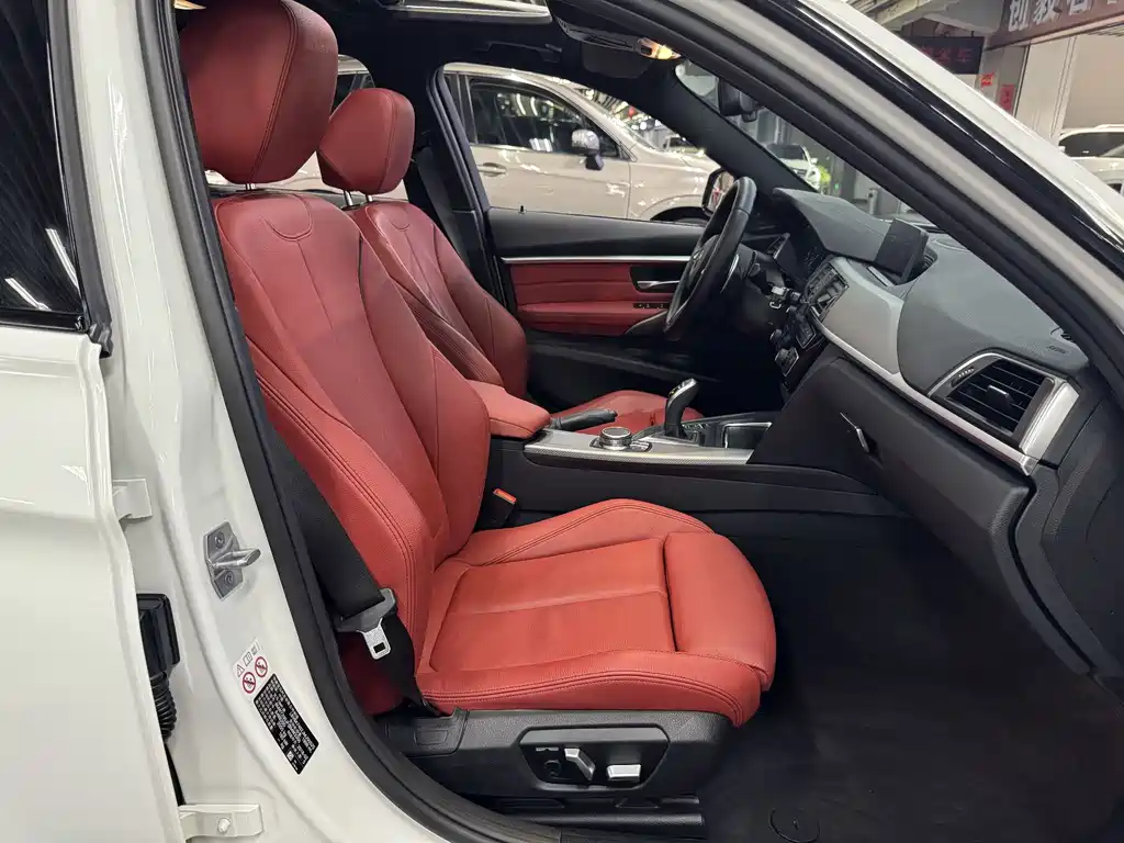 BMW 3 Series 2018 — фото 14