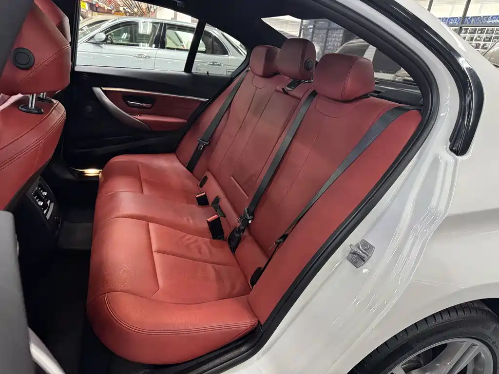 BMW 3 Series 2018 — фото 18