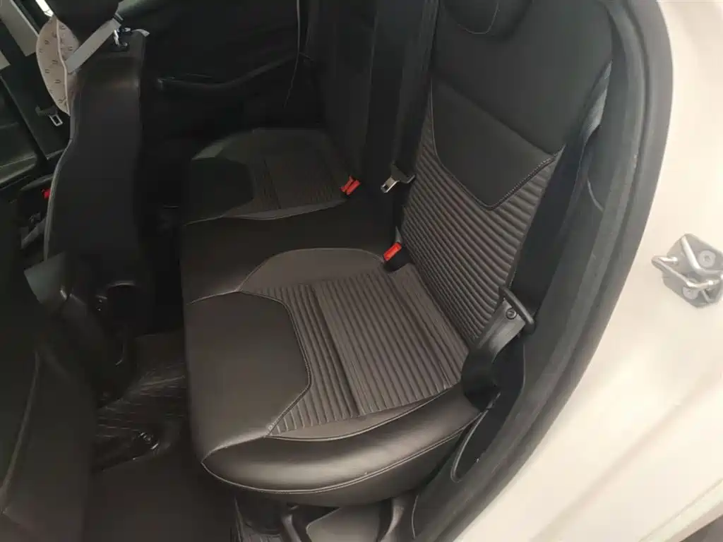 Ford Focus 2018 — фото 17