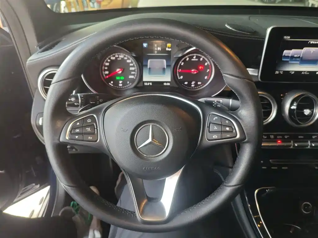 Mercedes-Benz GLC 2017 — фото 11