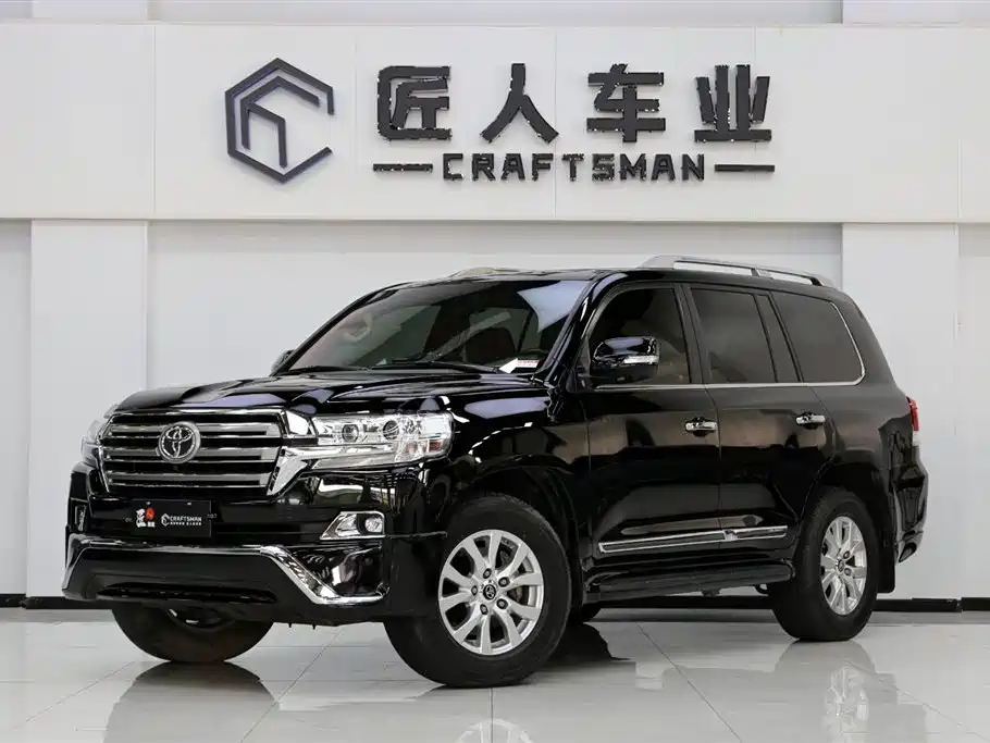 Toyota Land Cruiser 2017 — фото 1