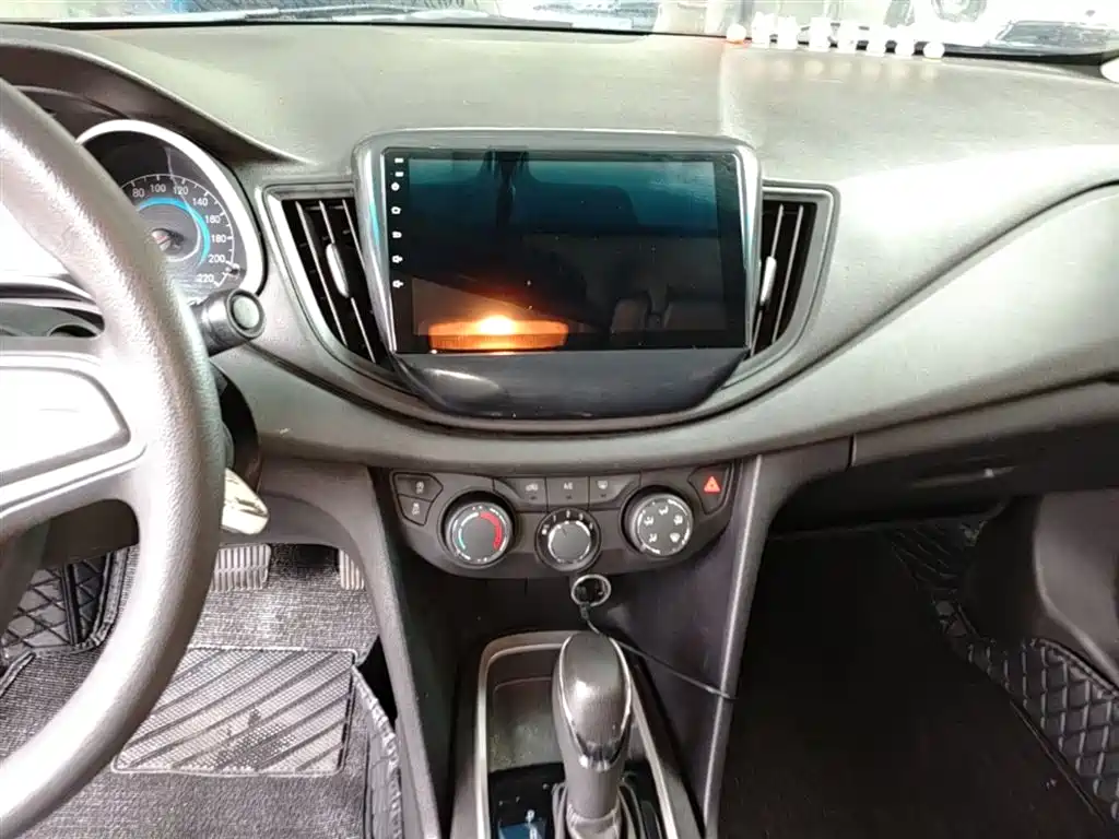 Chevrolet Cavalier 2018 — фото 13