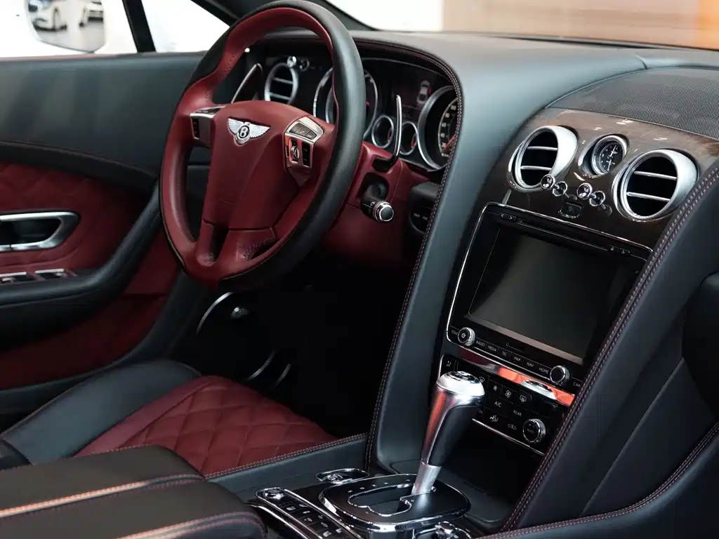Bentley Continental 2017 — фото 14